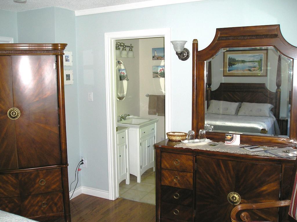 Tucked Inn The Harbour B&B Victoria Harbour 객실 사진