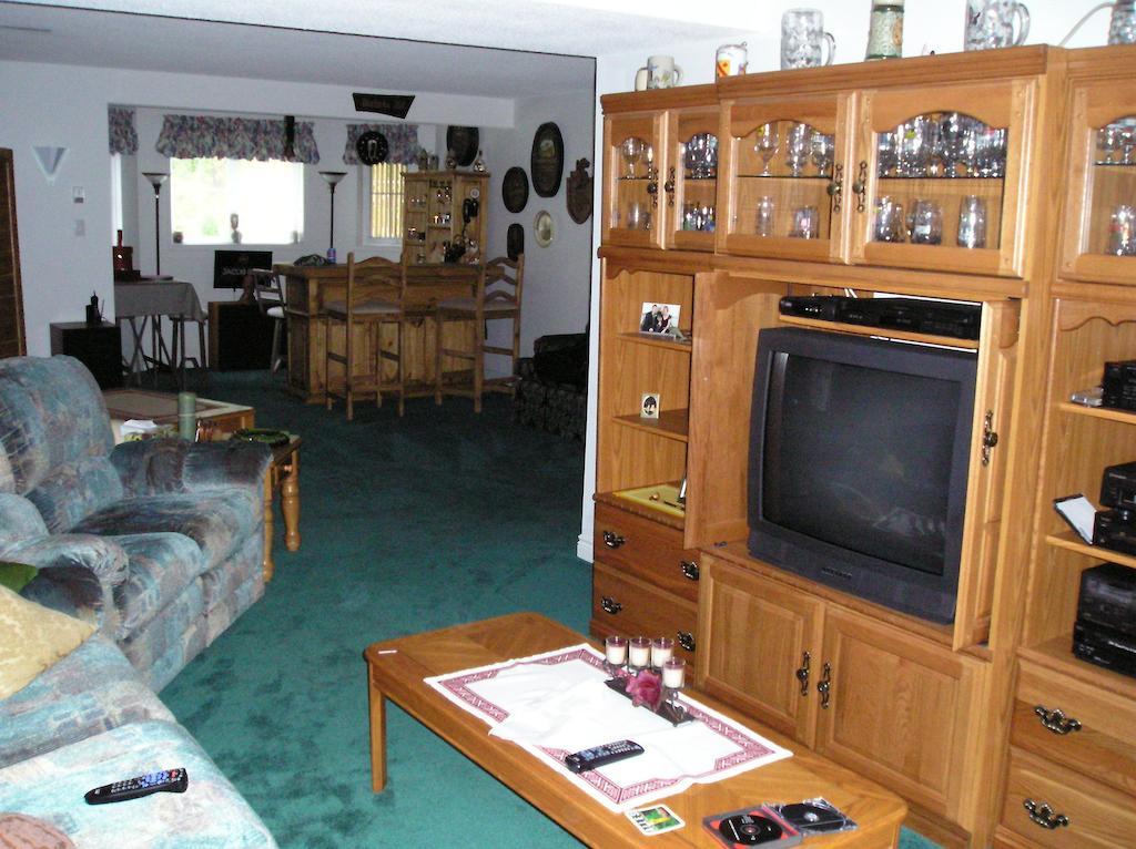 Tucked Inn The Harbour B&B Victoria Harbour 외부 사진
