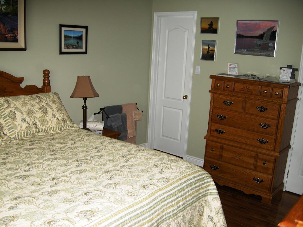 Tucked Inn The Harbour B&B Victoria Harbour 객실 사진