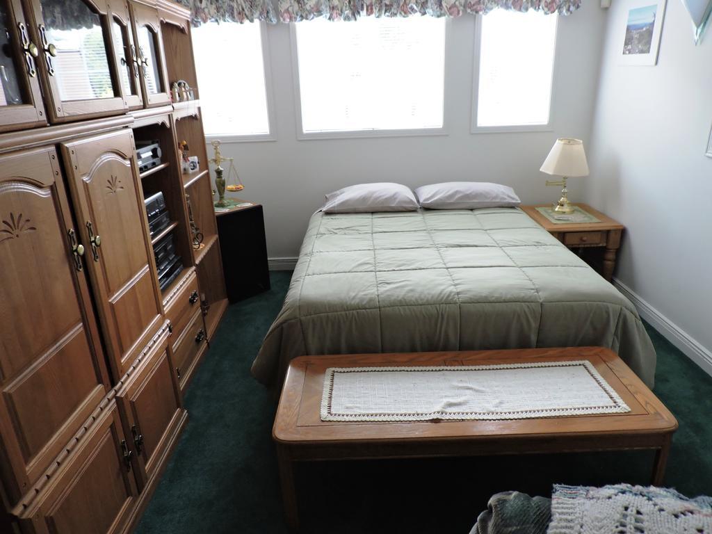 Tucked Inn The Harbour B&B Victoria Harbour 외부 사진