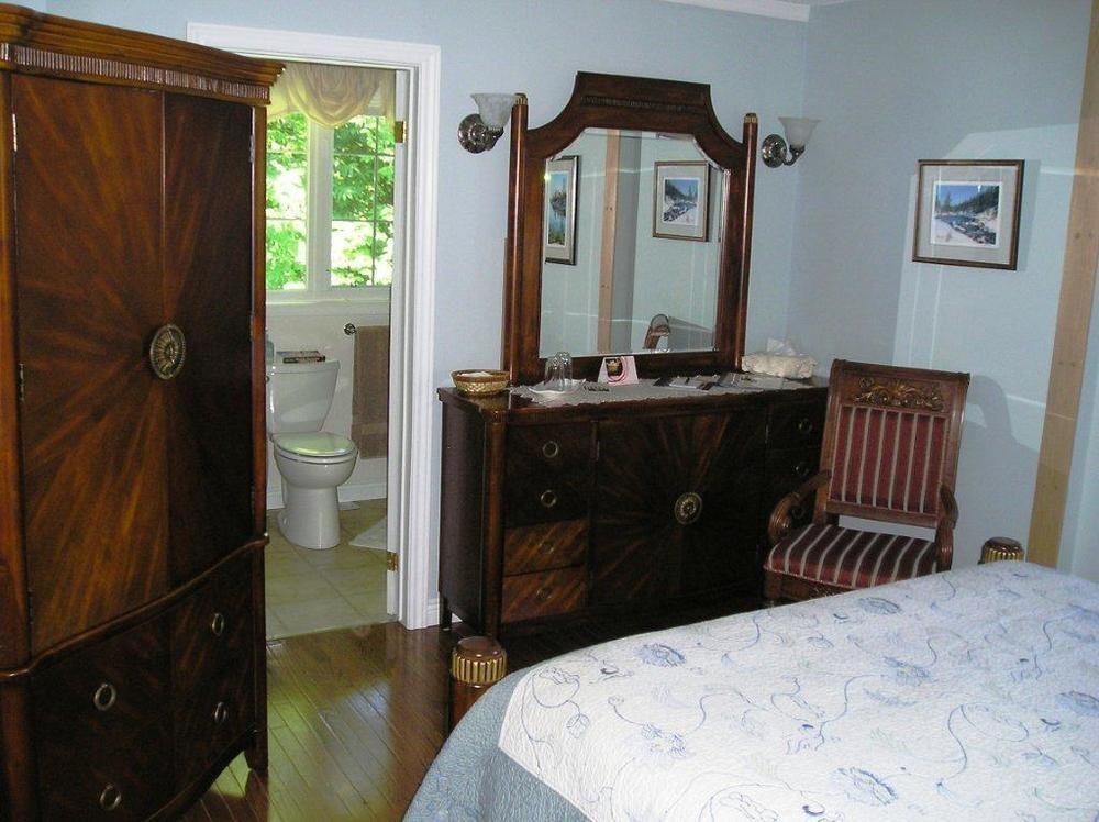Tucked Inn The Harbour B&B Victoria Harbour 외부 사진