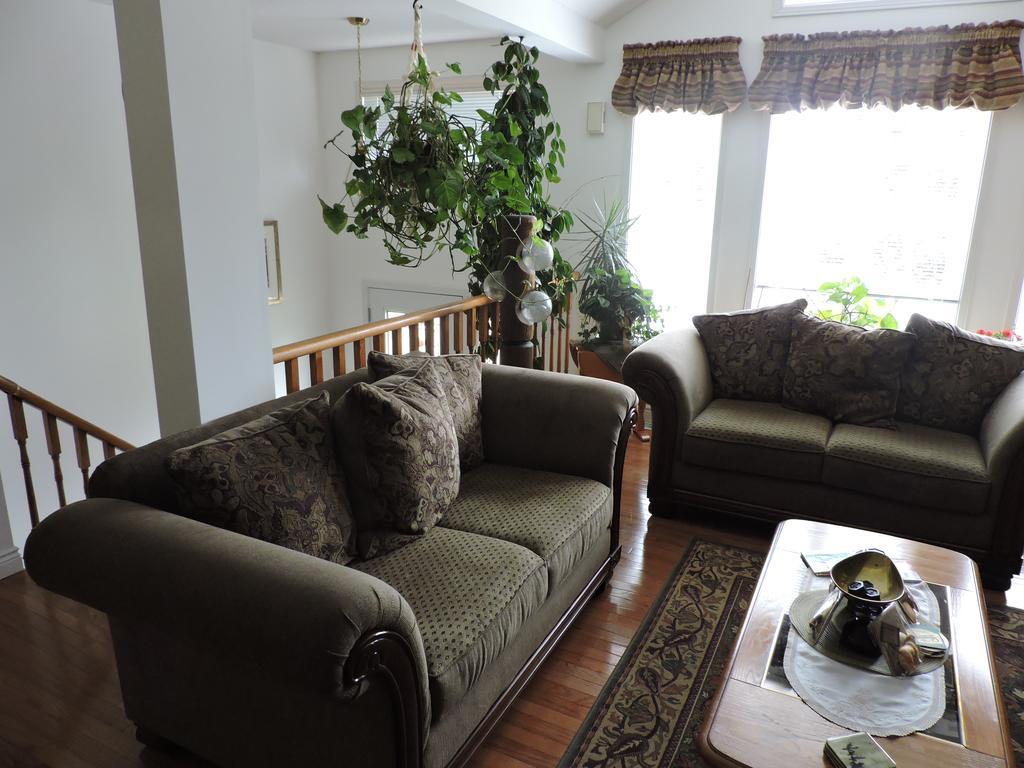 Tucked Inn The Harbour B&B Victoria Harbour 외부 사진