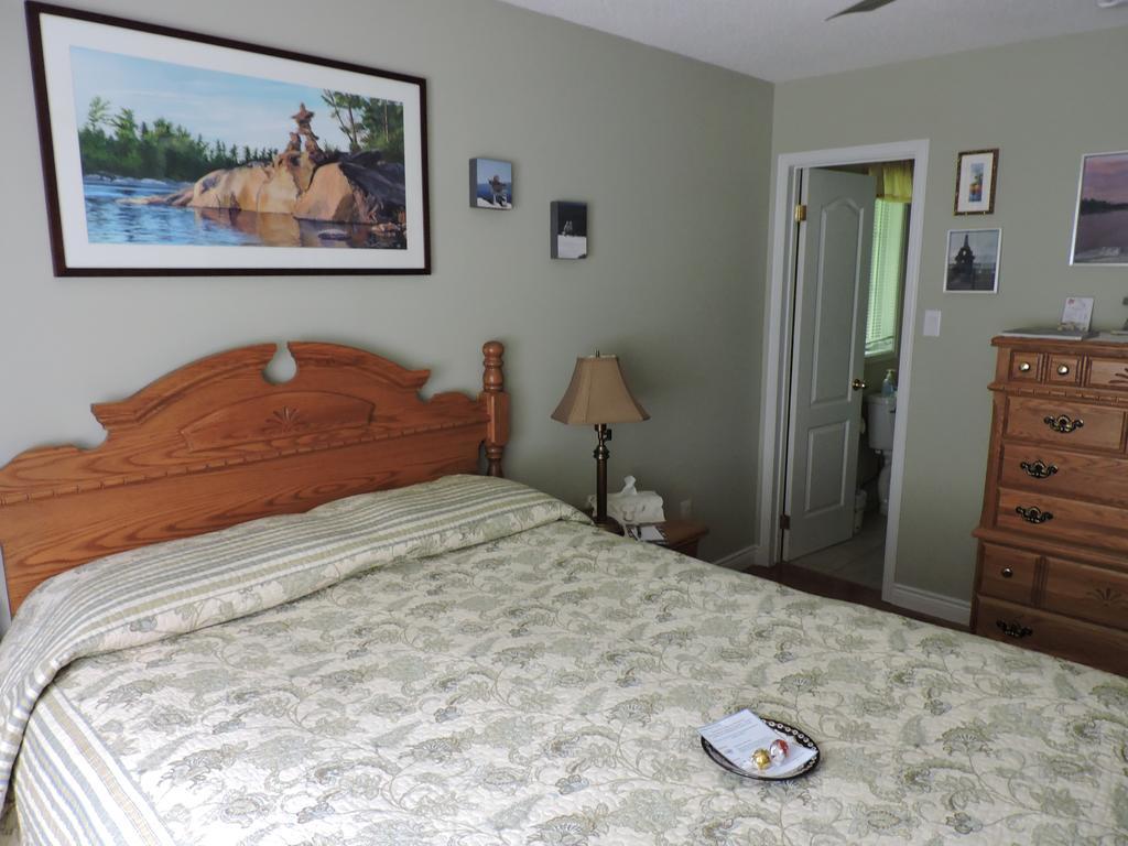 Tucked Inn The Harbour B&B Victoria Harbour 외부 사진
