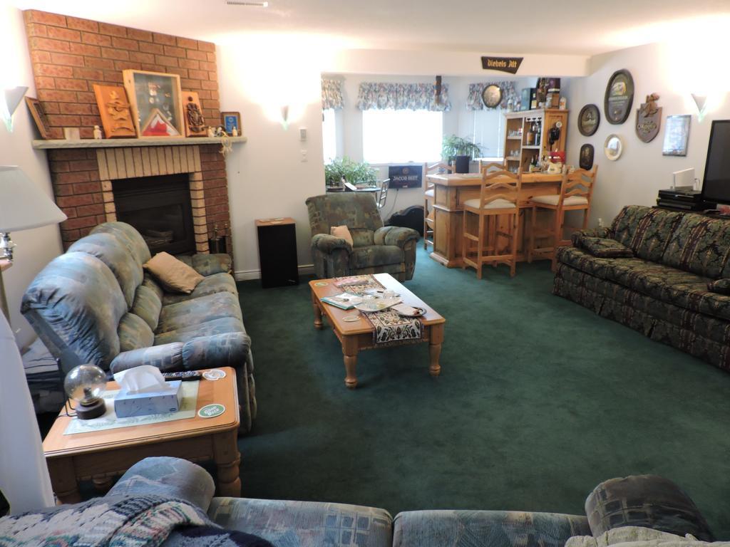 Tucked Inn The Harbour B&B Victoria Harbour 외부 사진