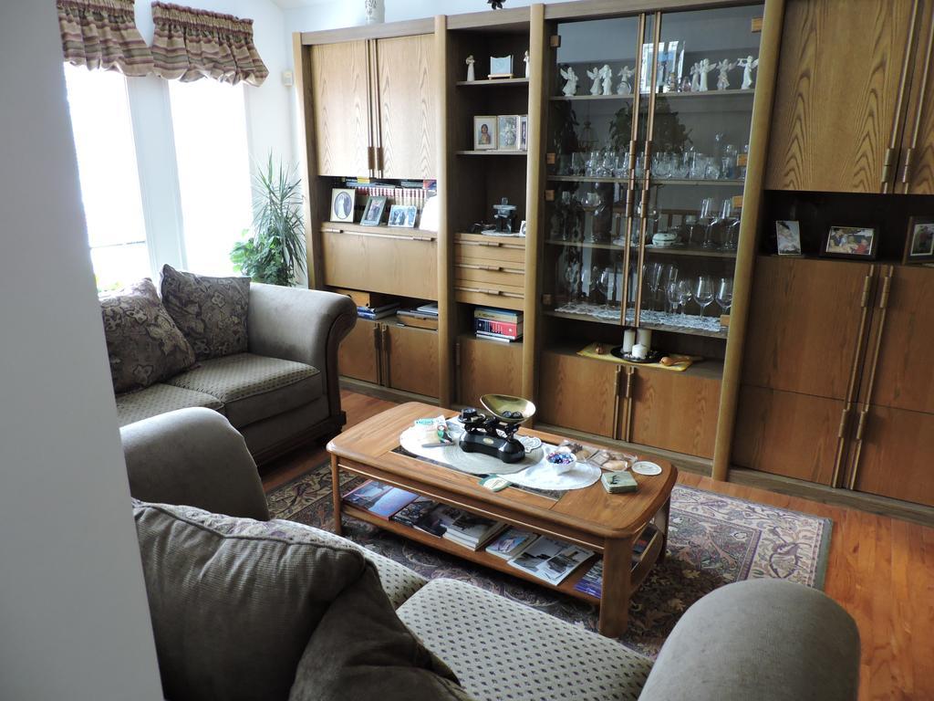 Tucked Inn The Harbour B&B Victoria Harbour 외부 사진