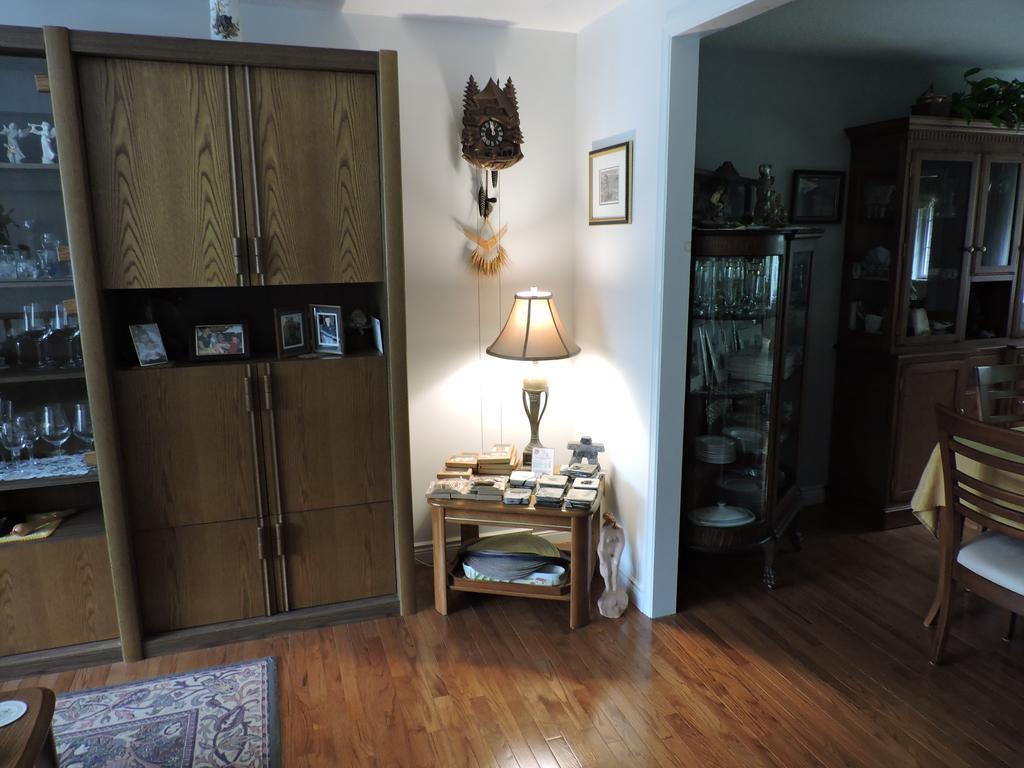 Tucked Inn The Harbour B&B Victoria Harbour 외부 사진