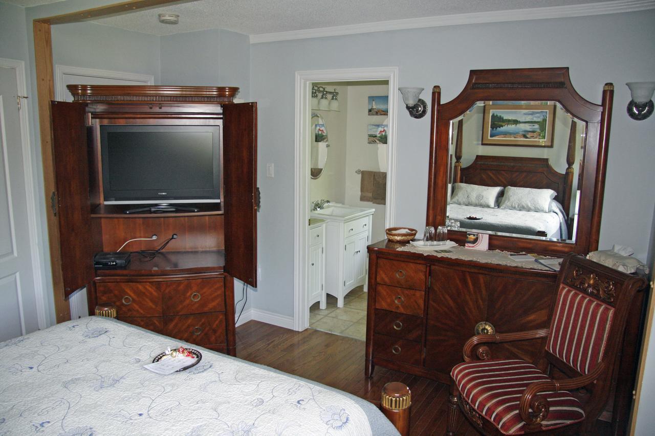 Tucked Inn The Harbour B&B Victoria Harbour 외부 사진
