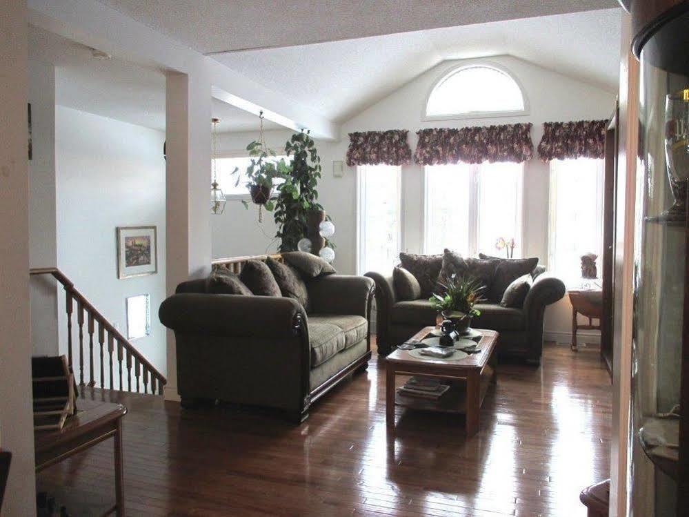 Tucked Inn The Harbour B&B Victoria Harbour 외부 사진
