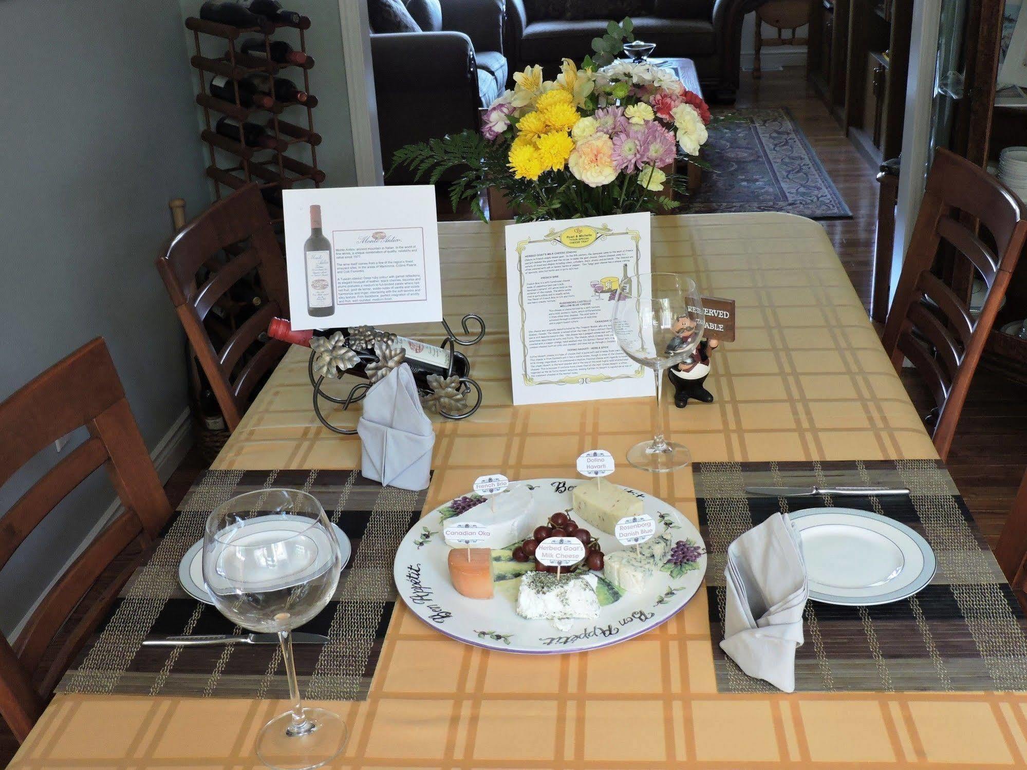 Tucked Inn The Harbour B&B Victoria Harbour 외부 사진