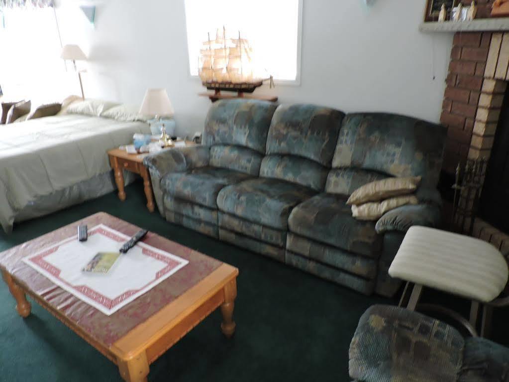 Tucked Inn The Harbour B&B Victoria Harbour 외부 사진