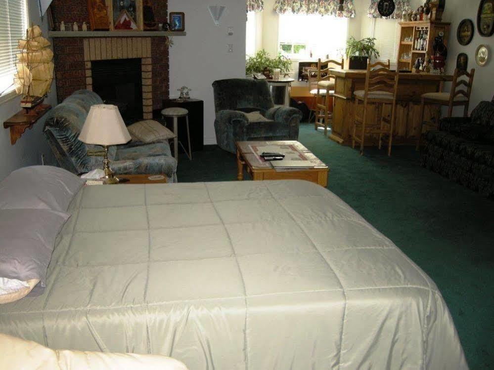 Tucked Inn The Harbour B&B Victoria Harbour 외부 사진