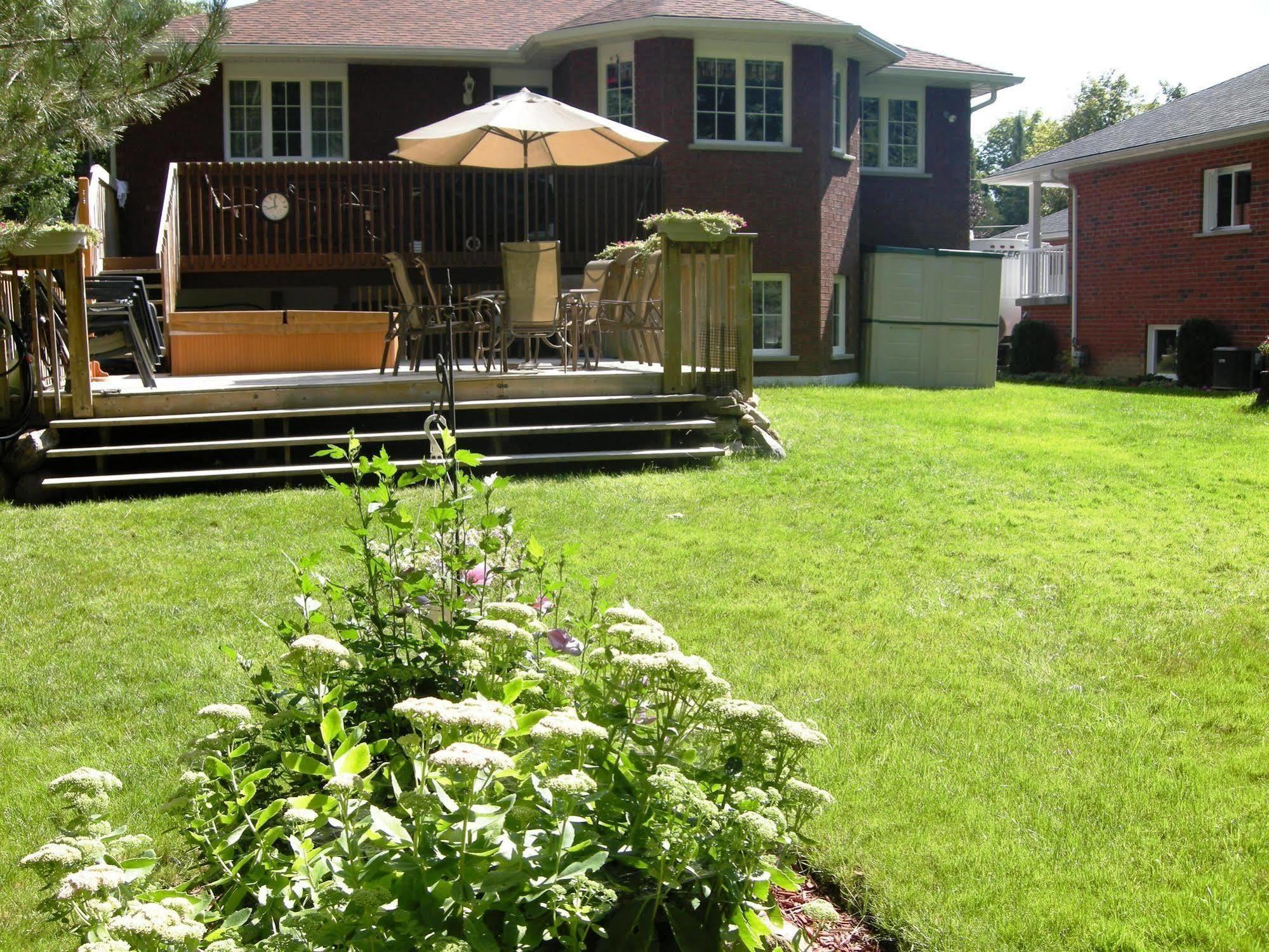 Tucked Inn The Harbour B&B Victoria Harbour 외부 사진