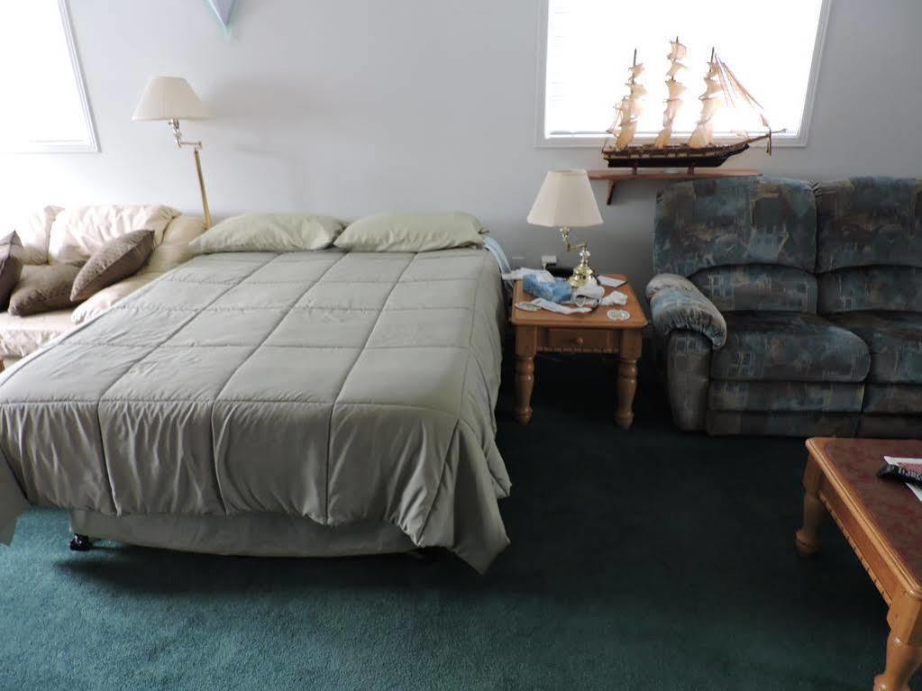 Tucked Inn The Harbour B&B Victoria Harbour 외부 사진